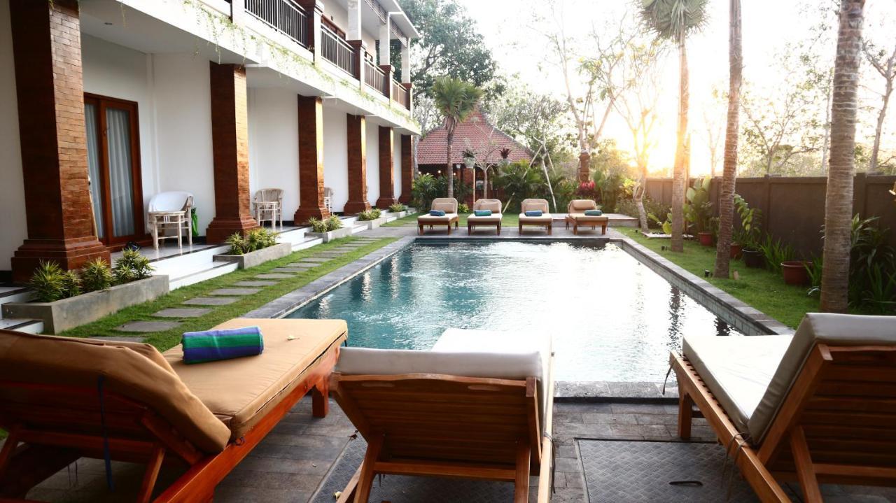 Seno Guesthouse & Cafe Uluwatu Exterior foto